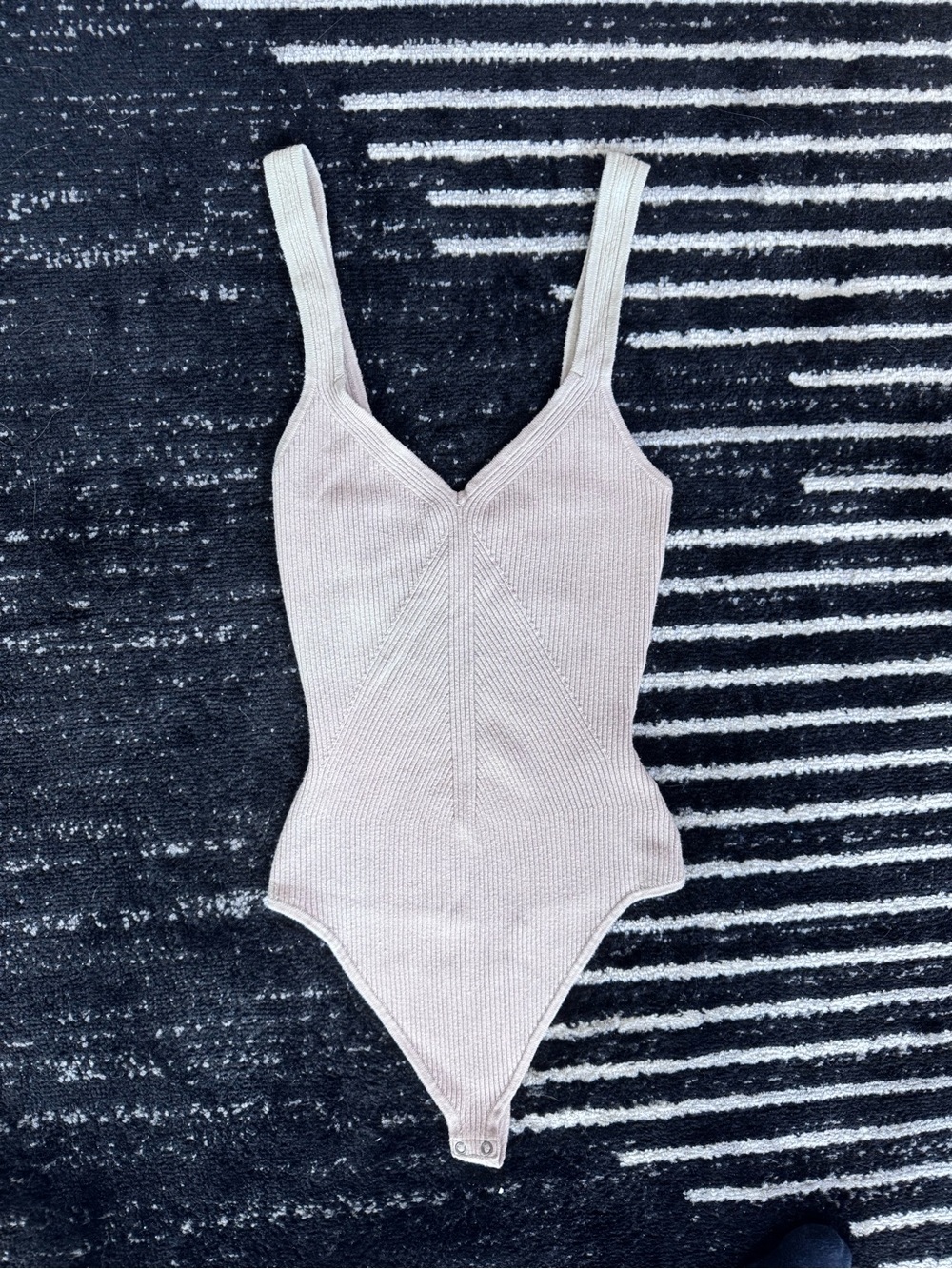 S Abercrombie & Fitch Ribbed V-Neck Bodysuit in Light Beige Neutral